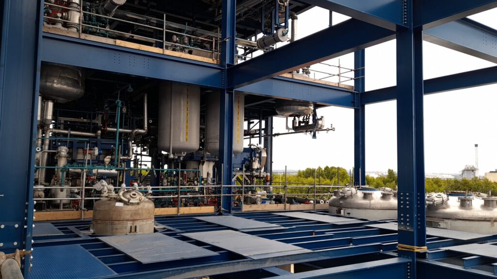 Inside of a plantbuilding. 